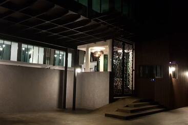 هتل Hermitage Boutique House