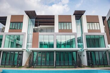 هتل Hermitage Boutique House