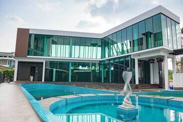هتل Hermitage Boutique House
