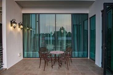 هتل Hermitage Boutique House