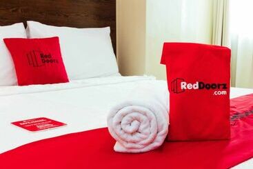 هتل Reddoorz Near Osmena Highway 1