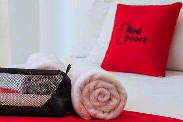 هتل Reddoorz Near Osmena Highway 1