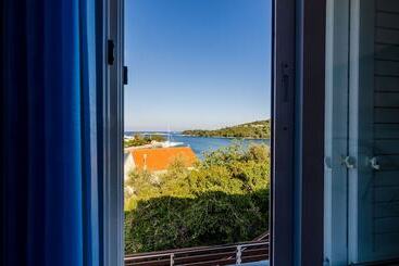 Apartments Lorena Mljet - Pomena - Insel Mljet 