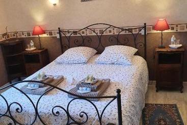 تختخواب و صبحانه Au Bon Vivant