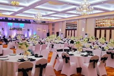 Golden Peacock Hotel Blantyre