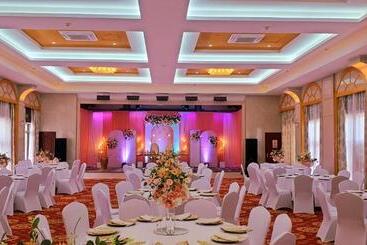 Golden Peacock Hotel Blantyre