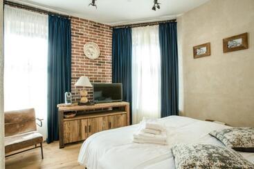 هتل Acsa Inn