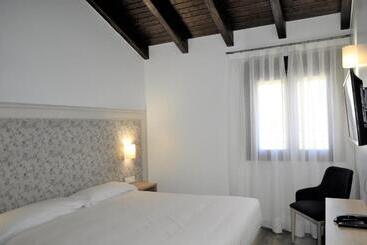 Hostal Restaurante Villa De Brihuega - Brihuega