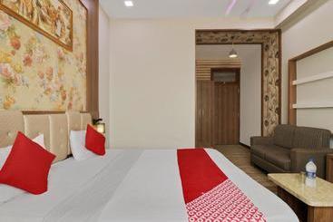 هتل Oyo 72465  Gudaura