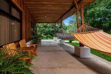 هتل Hacienda Guachipelin