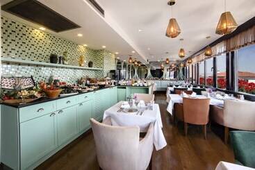 Almina Hotel   Special Class