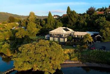 هتل Black Swan Lakeside Boutique