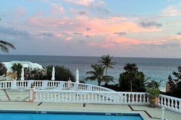 هتل Coco Reef Bermuda