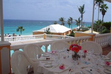 هتل Coco Reef Bermuda