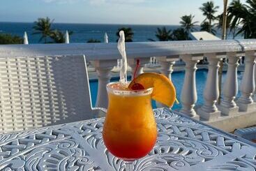 هتل Coco Reef Bermuda