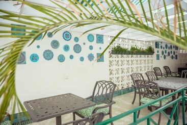 Courtleigh Hotel & Suites