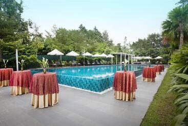 هتل Dorsett Grand Subang