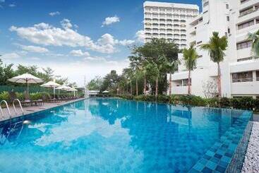 هتل Dorsett Grand Subang