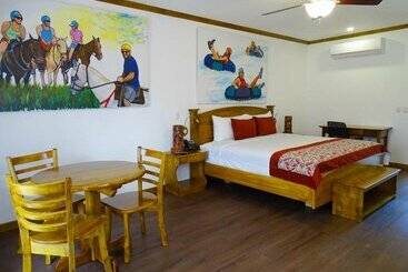 هتل Hacienda Guachipelin