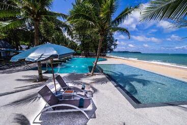 هتل Khaolak Emerald Beach Resort And Spa