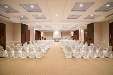 هتل Khaolak Emerald Beach Resort And Spa