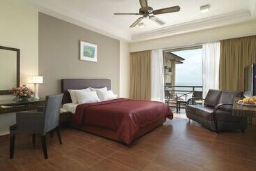 هتل Legend Cherating Beach Resort