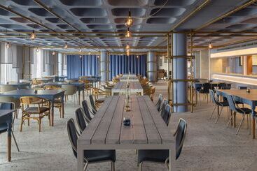 호텔 Next   By Savoy Signature