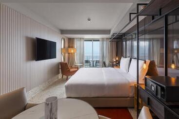 호텔 Next   By Savoy Signature