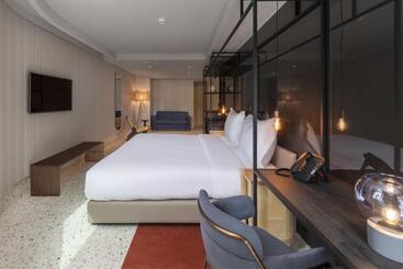 호텔 Next   By Savoy Signature