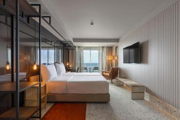 호텔 Next   By Savoy Signature