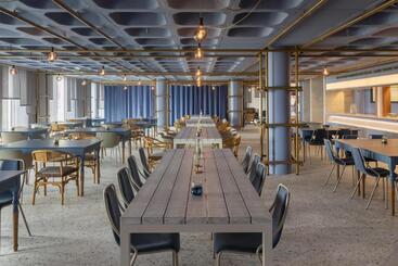 호텔 Next   By Savoy Signature