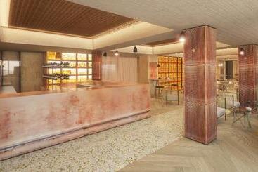 호텔 Next   By Savoy Signature