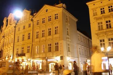 فندق Old Town Square Residence By Emblem