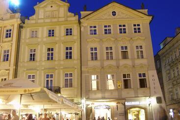 فندق Old Town Square Residence By Emblem