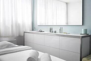 فندق Old Town Square Residence By Emblem