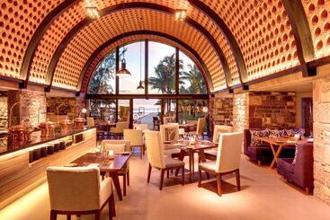 هتل Outrigger Mauritius Beach Resort