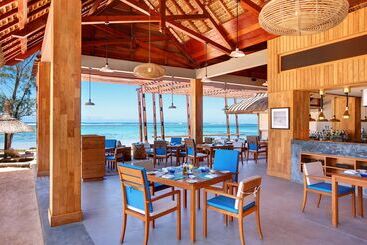 هتل Outrigger Mauritius Beach Resort