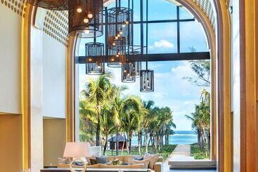 هتل Outrigger Mauritius Beach Resort