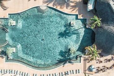 هتل Outrigger Mauritius Beach Resort
