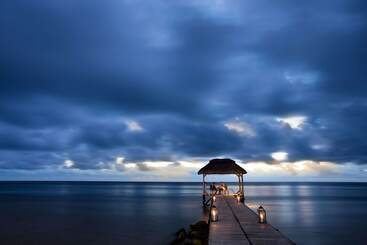 هتل Outrigger Mauritius Beach Resort