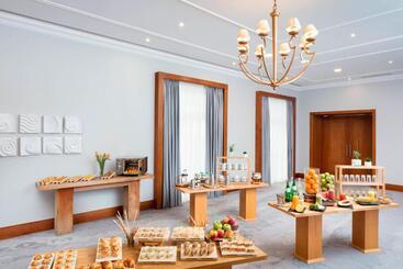هتل Praia D El Rey Marriott Golf & Beach Resort