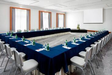 هتل Praia D El Rey Marriott Golf & Beach Resort
