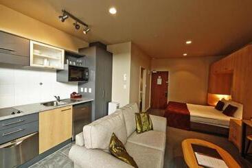 هتل Quest Atrium Serviced Apartments