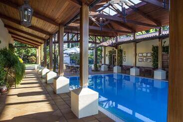 هتل Quinta Jardins Do Lago