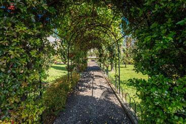 هتل Quinta Jardins Do Lago