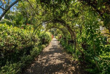هتل Quinta Jardins Do Lago