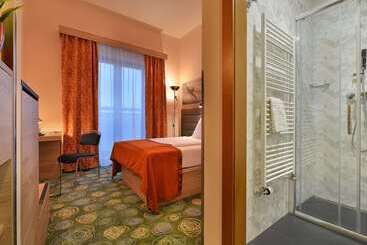 Ramada Airport Hotel Prague