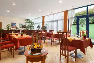 Ramada Airport Hotel Prague