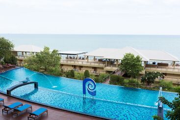 هتل Royal Phala Cliff Beach Resort