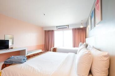 호텔 Royal Phala Cliff Beach Resort